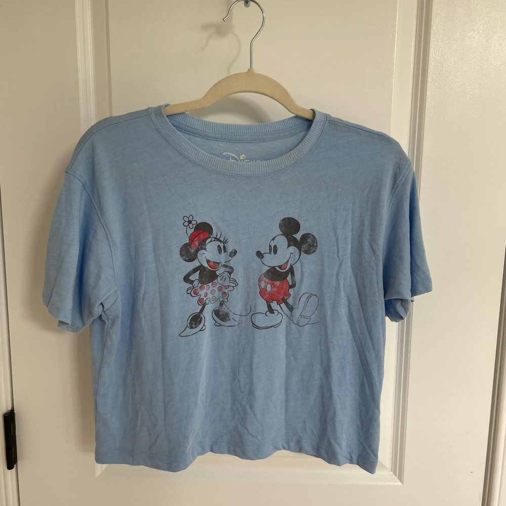 Women’s Disney Cropped Graphic Tee - size Small